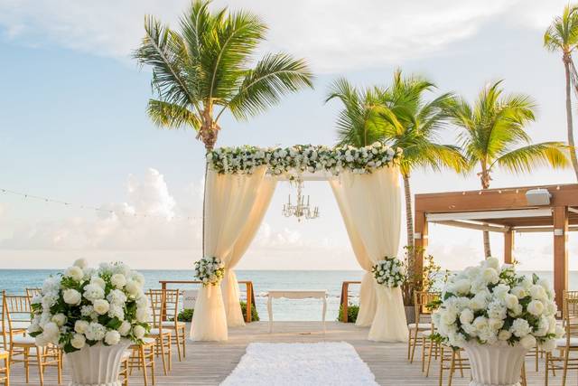 Beachfront ceremony — Dominican Republic